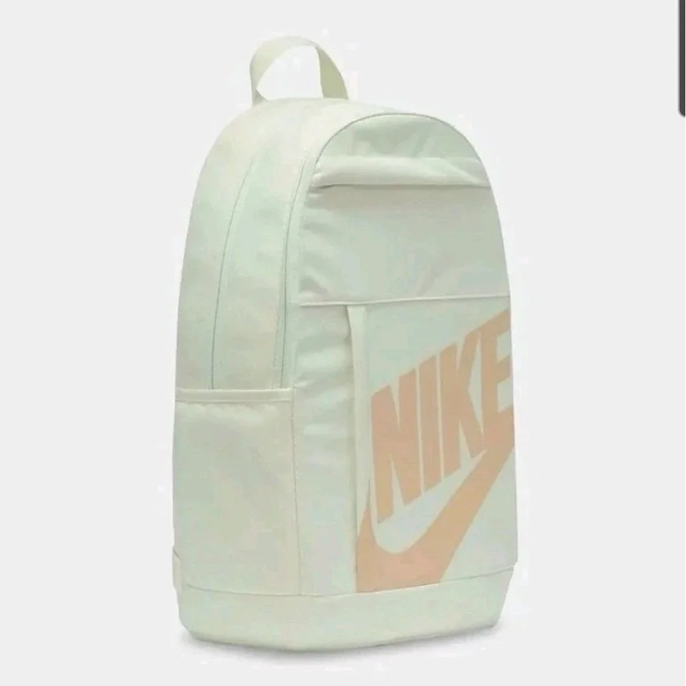 Nike elemental travel